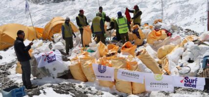 नेपाली सेनाको नेतृत्वमा सफा हिमाल अभियान २०२३ ले युनिलिभर नेपालसँगको सहकार्यमा सगरमाथा तथा अन्य चुचुराबाट ३५,७०८ किलोग्राम फोहोर सफलतापूर्वक संकलन