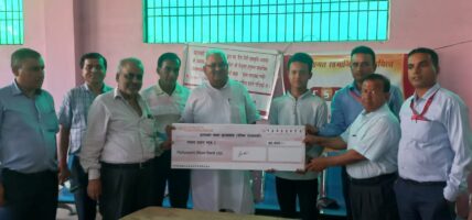 महालक्ष्मी विकास बैंकद्वारा हिरा गिरी जेहेन्दार छात्रवृत्ती वितरण