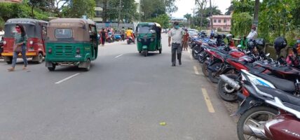 सरकारी भरतपुर अस्पतालको जग्गा बाँडेर सकिएपछि पार्किङ अभाव