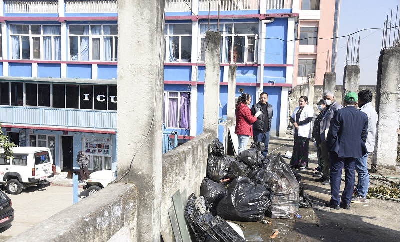 काठमाडौं महानगरपालिकाले चार अस्पतालको फोहर सङ्कलनमा रोक