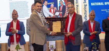 हिमालयन डिस्टिलरी सर्वोत्कृष्ट गोल्ड पुरस्कारबाट सम्मानित