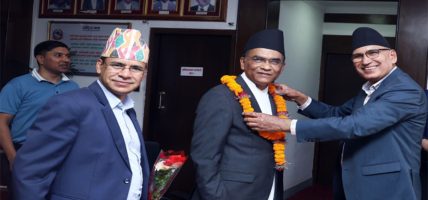 अर्थमन्त्री र नवनियुक्त गभर्नर पौडेलबीच भेटघाट