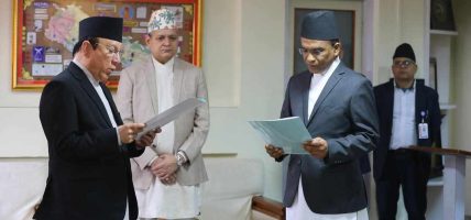 नवनियुक्त गभर्नर पौडेलले लिए पद तथा गोपनीयताको सपथ