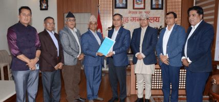 यातायात जाँचबुझ आयोगले प्रतिवेदन बुझायो