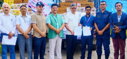 विपदमा चेम्बरको सहयोग: बाढी प्रभावितका लागि राहत सामग्री सरकारलाई हस्तान्तरण