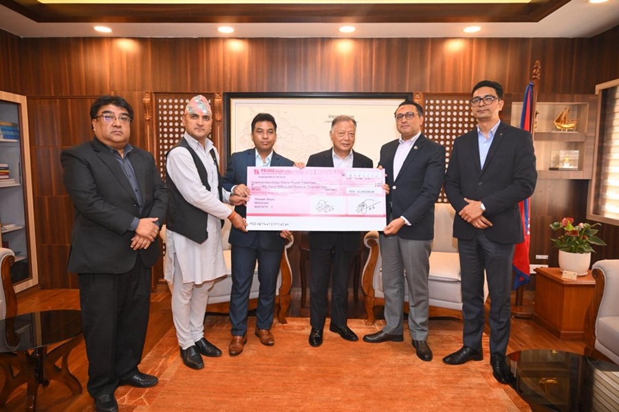 प्राइम कमर्सियल बैंकद्वारा प्रधानमन्त्री दैवी प्रकोप उद्दार कोषमा ३ करोड १ लाख सहयोग