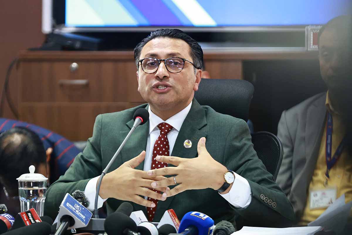 बहुराष्ट्रिय २० ठूला करदाता कम्पनीका प्रतिनिधिसँग छलफल गर्दै अर्थमन्त्री बहुराष्ट्रिय २० ठूला करदाता कम्पनीका प्रतिनिधिसँग छलफल गर्दै अर्थमन्त्री