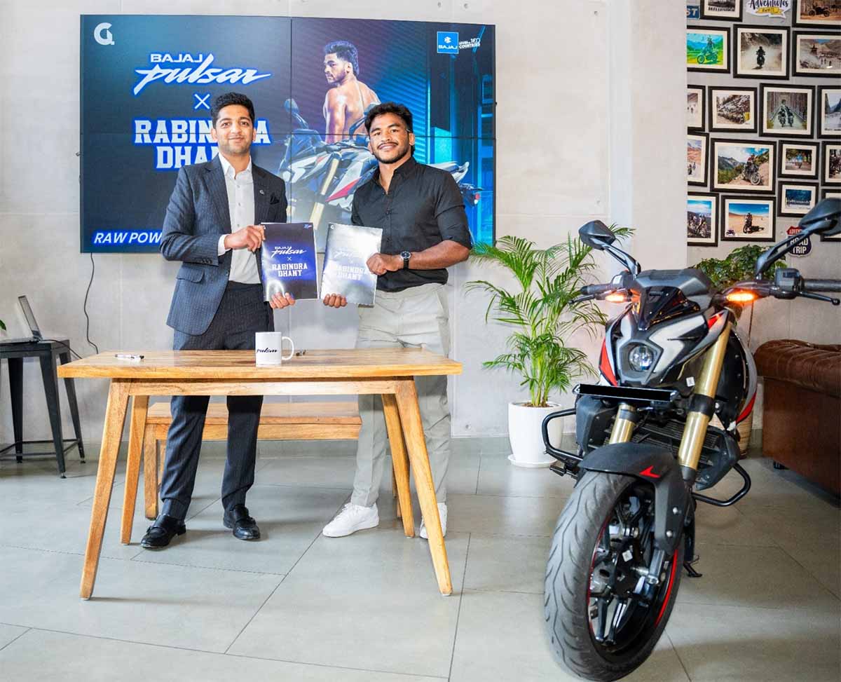 बजाज पल्सर एनएस सिरिजको ब्रान्ड एम्बेसडरमा रविन्द्र ढाँट