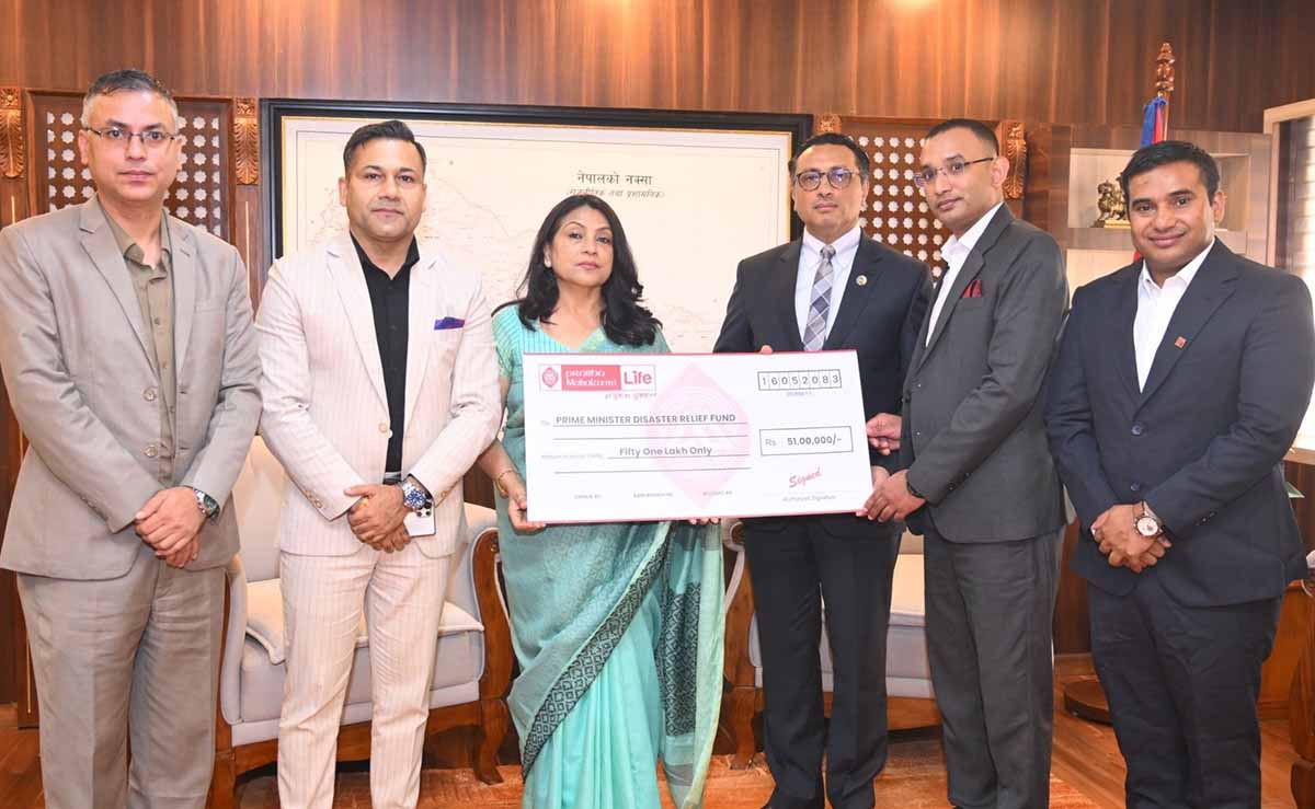 प्रधानमन्त्री दैवी प्रकोप उद्दार कोषमा प्रभु महालक्ष्मी लाइफ इन्स्योरेन्सको एकाउन्न लाख सहयोग