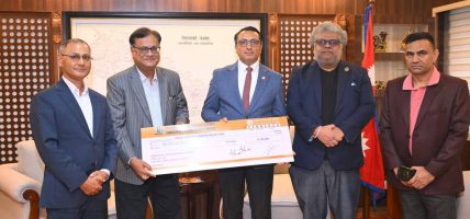 हिमालयन लाइफ इन्स्योरेन्सले  बाढीपीडितका लागि रु. ५१ लाख रुपैयाँ सहयोग