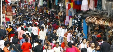 चाडपर्व नजिकिएसँगै बजारमा बढ्यो चहलपहल