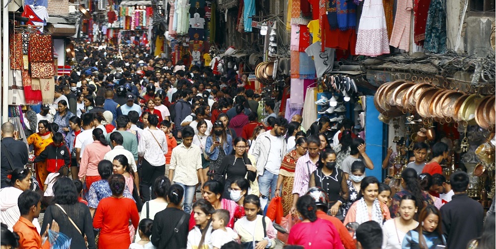 चाडपर्व नजिकिएसँगै बजारमा बढ्यो चहलपहल