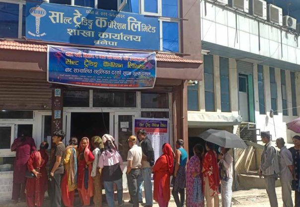 उपभोक्ताका रोजाइमा साल्ट ट्रेडिङद्वारा सञ्चालित सुपथ मूल्य पसल